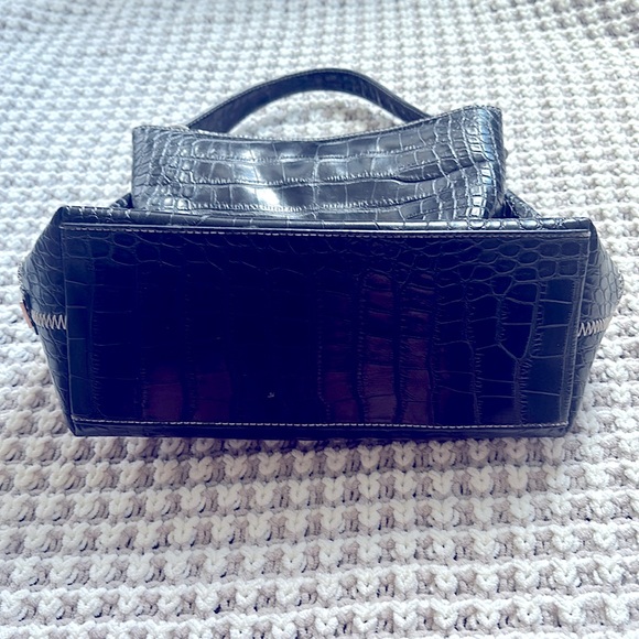 Vintage Tommy Hilfiger Black Leather
Crocodile Texture Embossed Satchel Purse - Picture 2 of 5